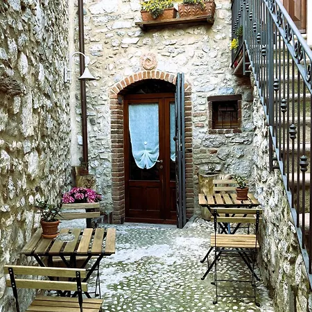 Castello Apartment *