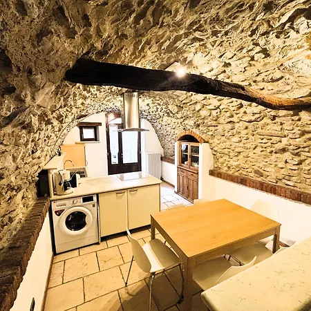 Castello Apartment *